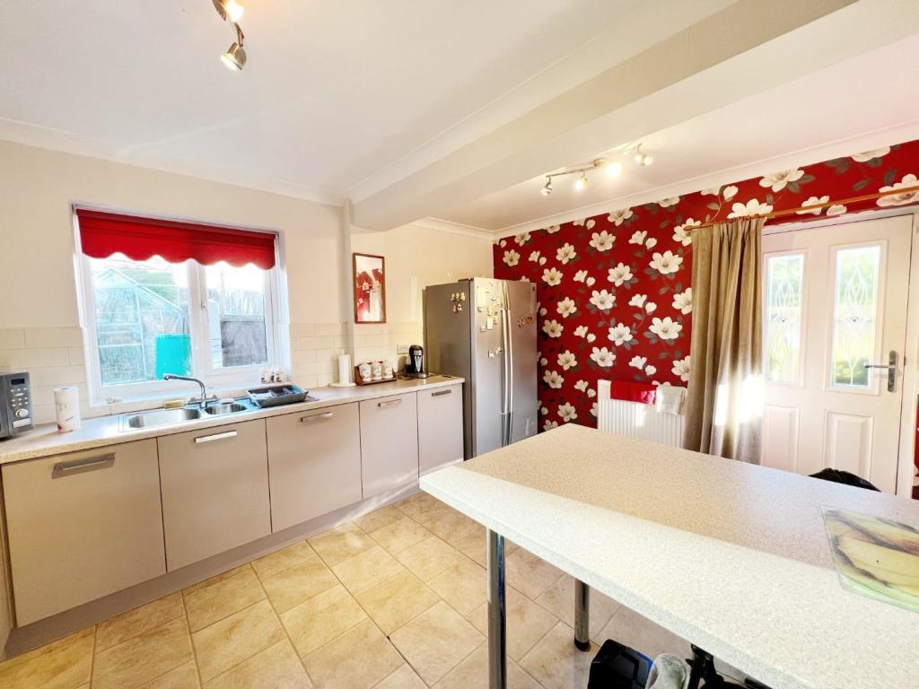 Kitchen pic 1.jpg