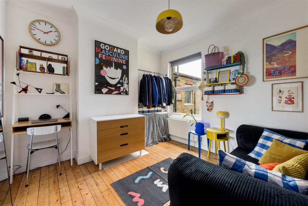 Clementina Road, E18