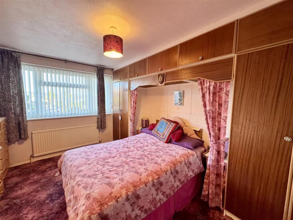 PRINCIPAL BEDROOM
