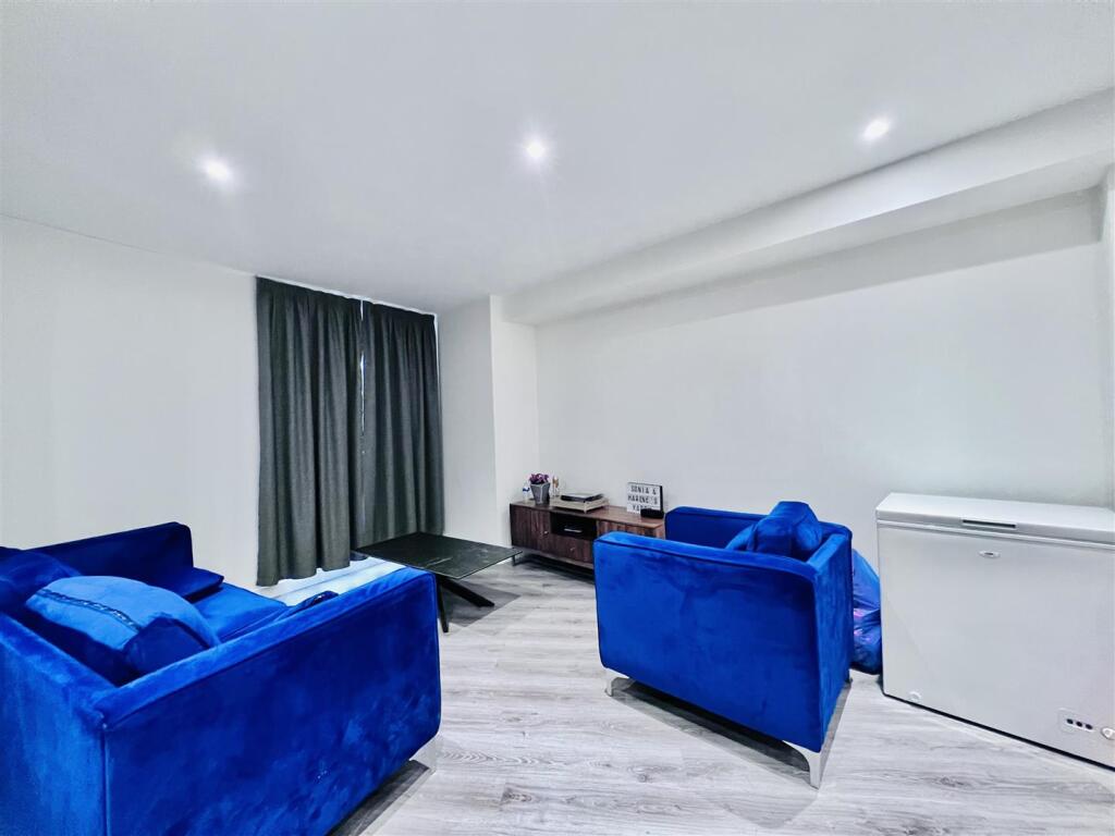 Open plan living/dining area