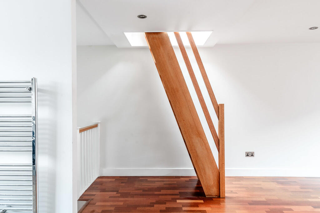 Earlham Street Se...