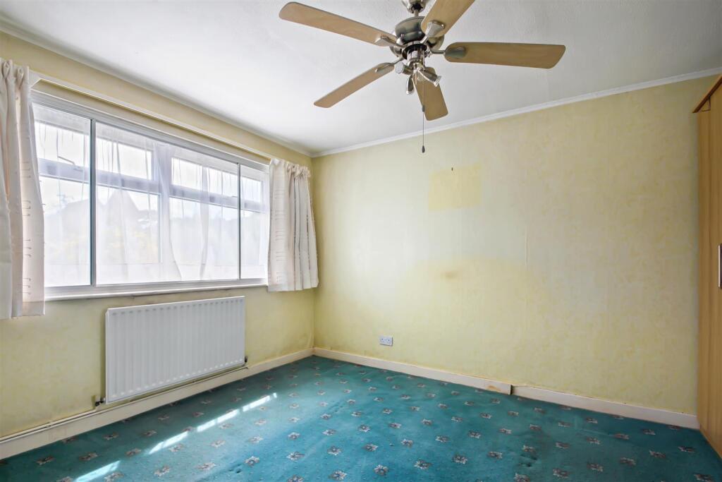 Oakcroft Gardens 96-011.jpg