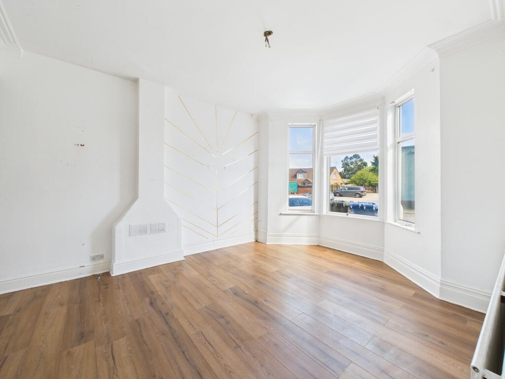 CAM04825G0-PR0181-STILL001