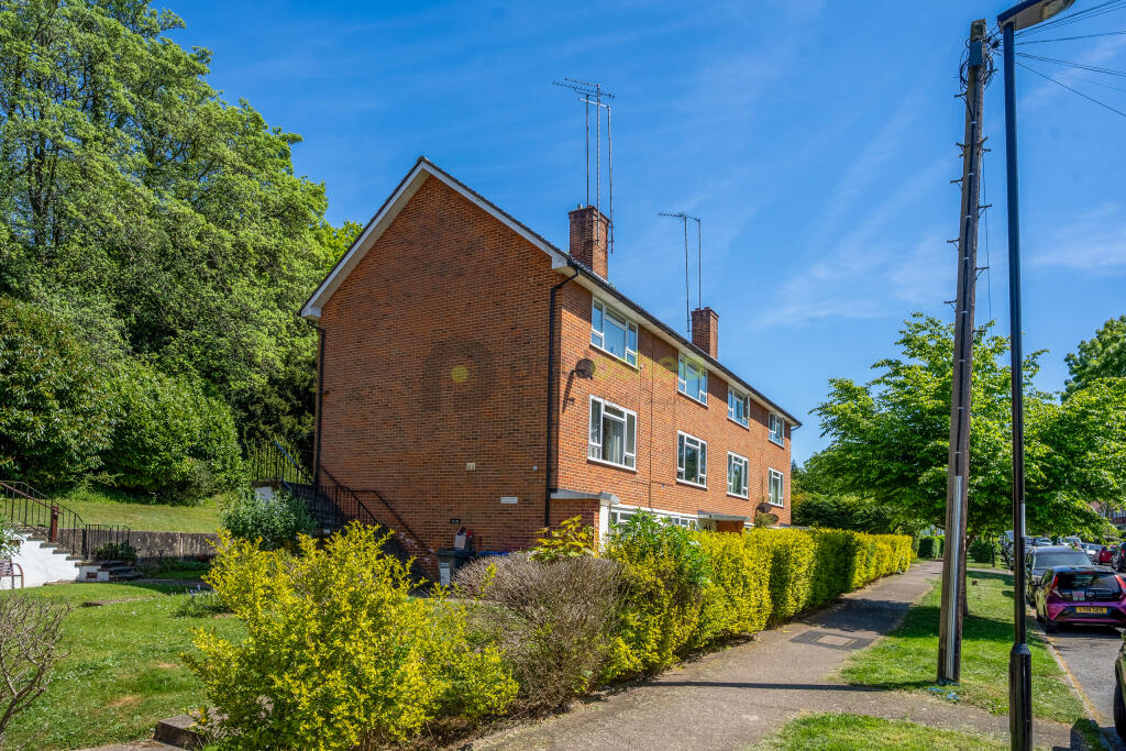 03 For Sale Studio Flat CR8 Lower Barn Road Paul O