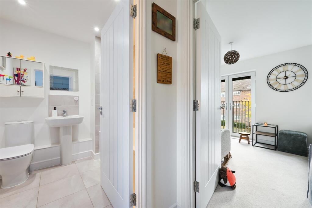 NAILSWORTH CRESCENT (13).jpg