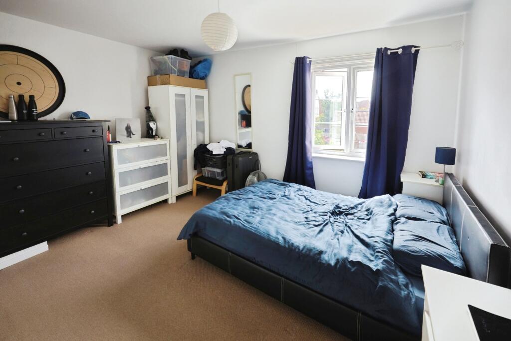 pbox-bedroom-321585.JPG