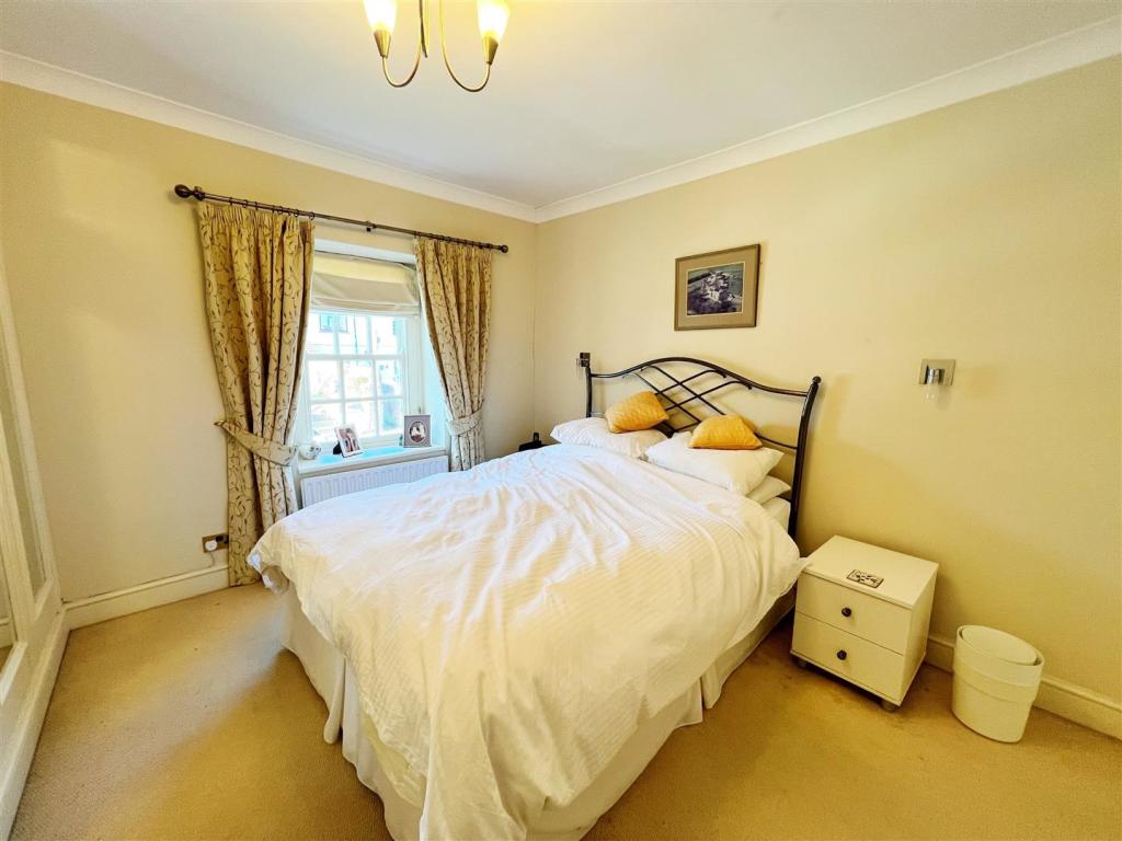 Bedroom 1 pic 2.jpg