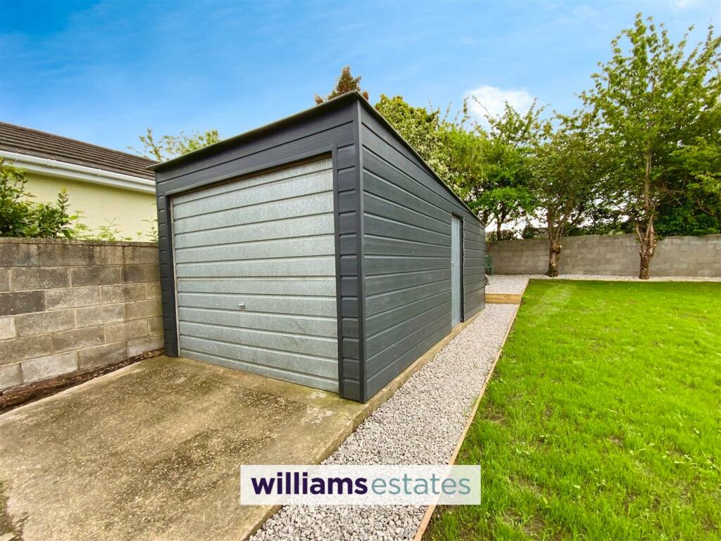 detached garage