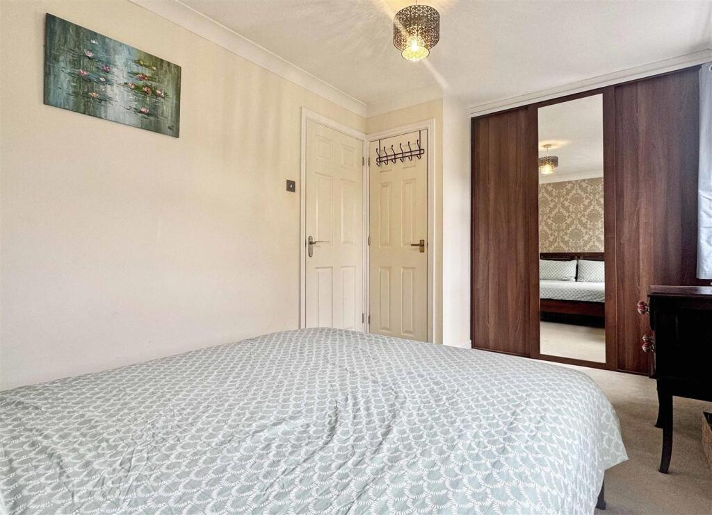 Master Bedroom b.jpg