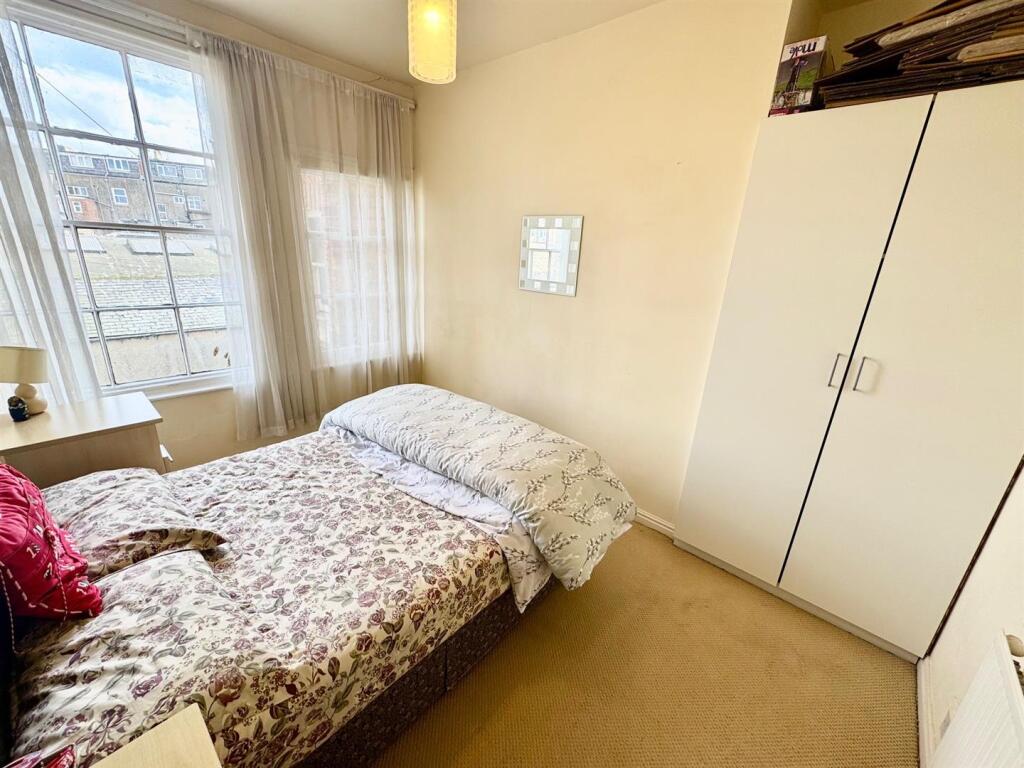 Bedroom 2b.jpg