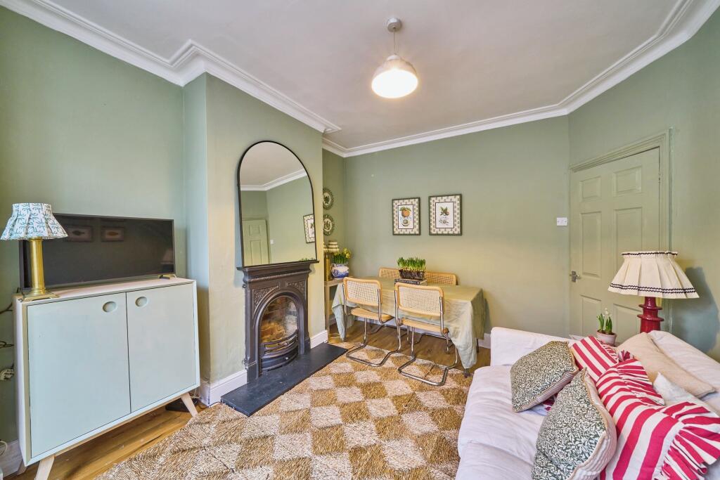Lounge/Dining Room