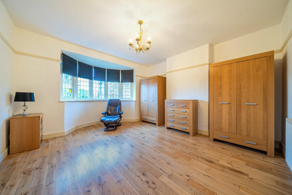 1386840-5-6930bbd...