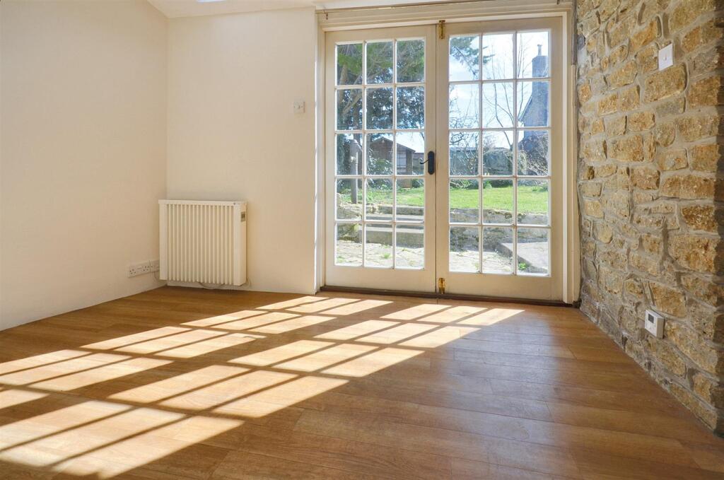 Snug/Dining Room