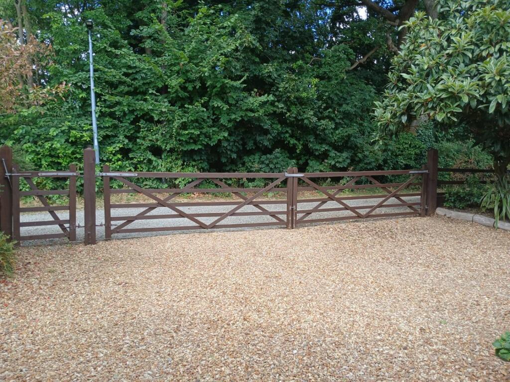 Front entrance driveway.jpg