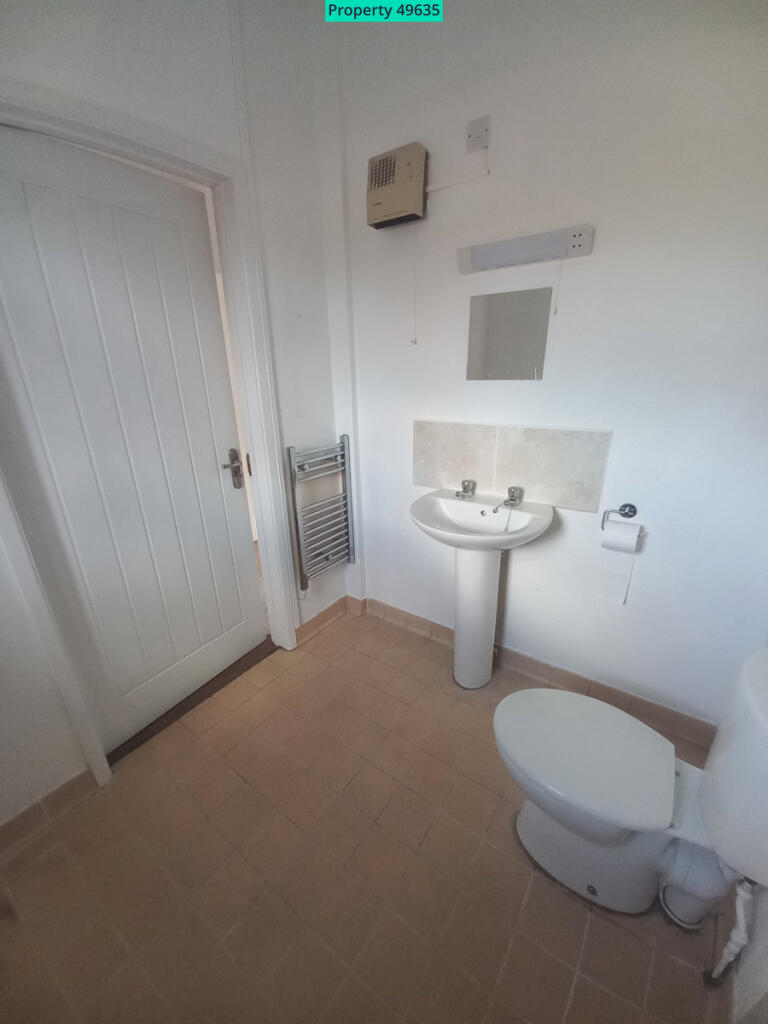 Shower room - pic 2