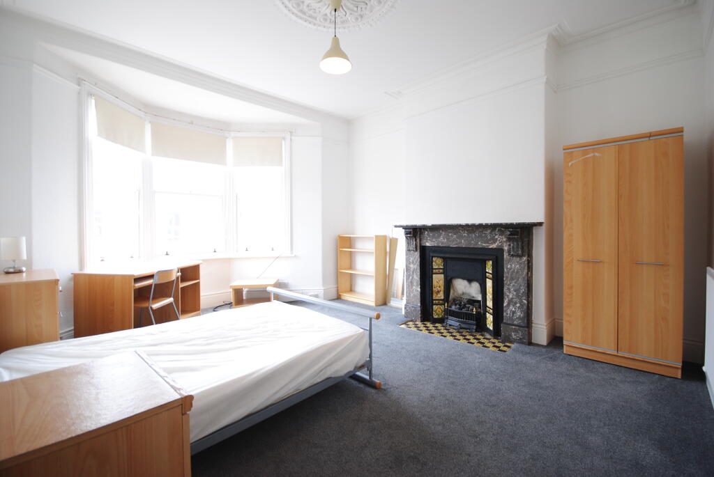 Bedroom (2).JPG