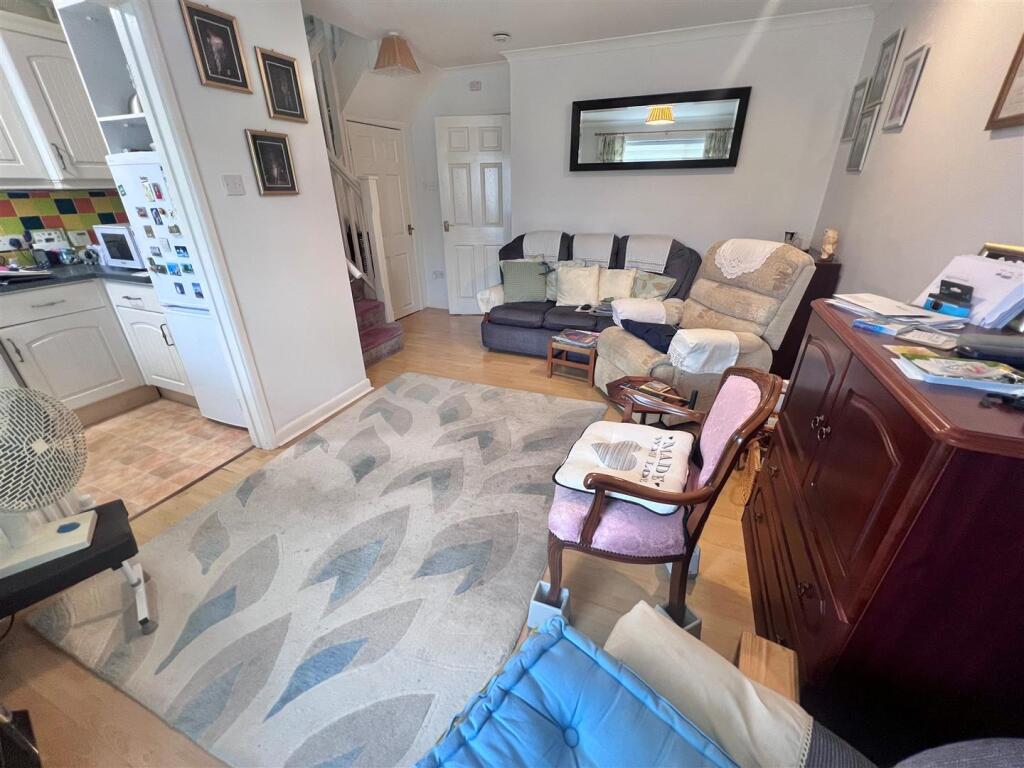 Lounge 3.jpg
