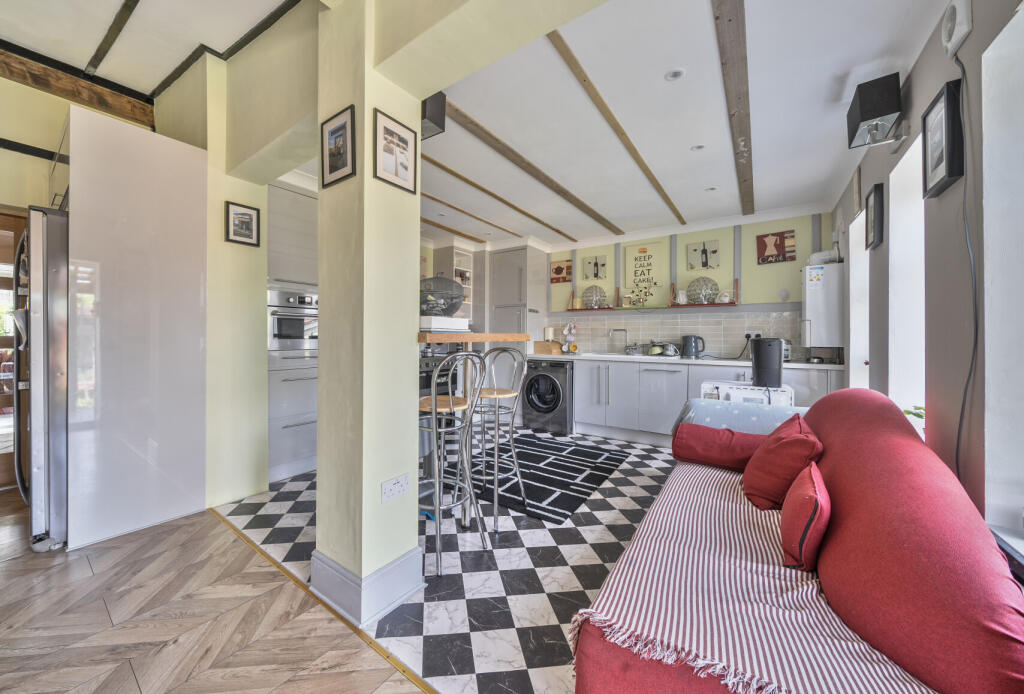 1304047-6-683ef52...