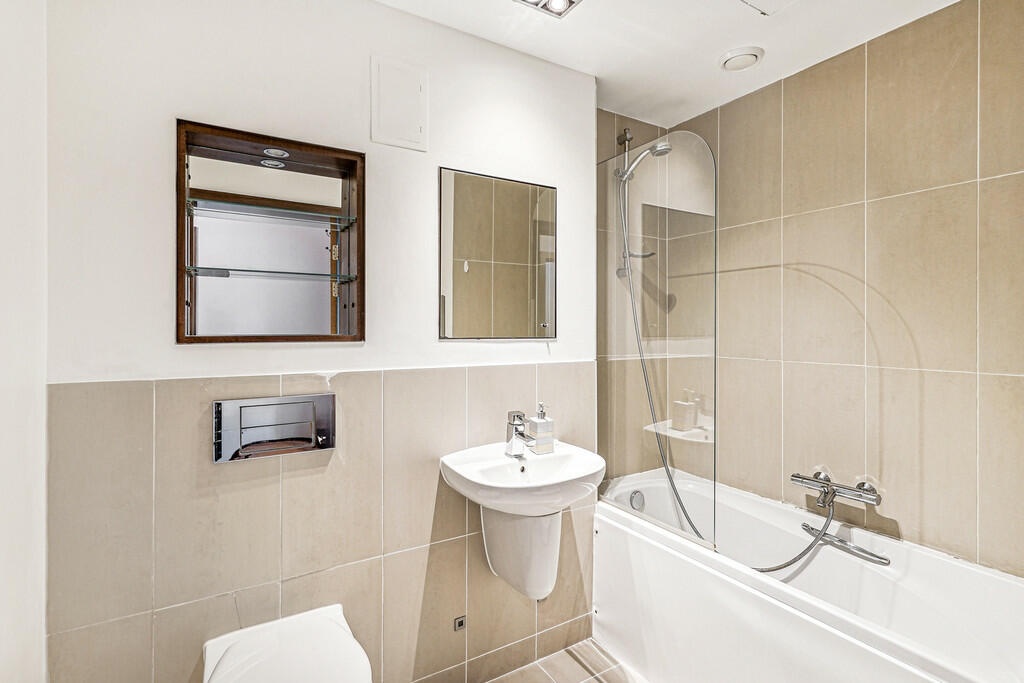 Vicentia Court Br...