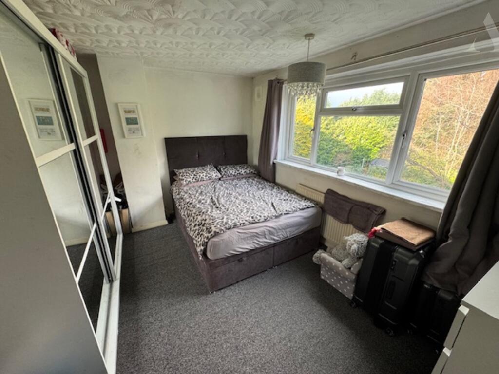 73 Twycross Grove bedroom 2