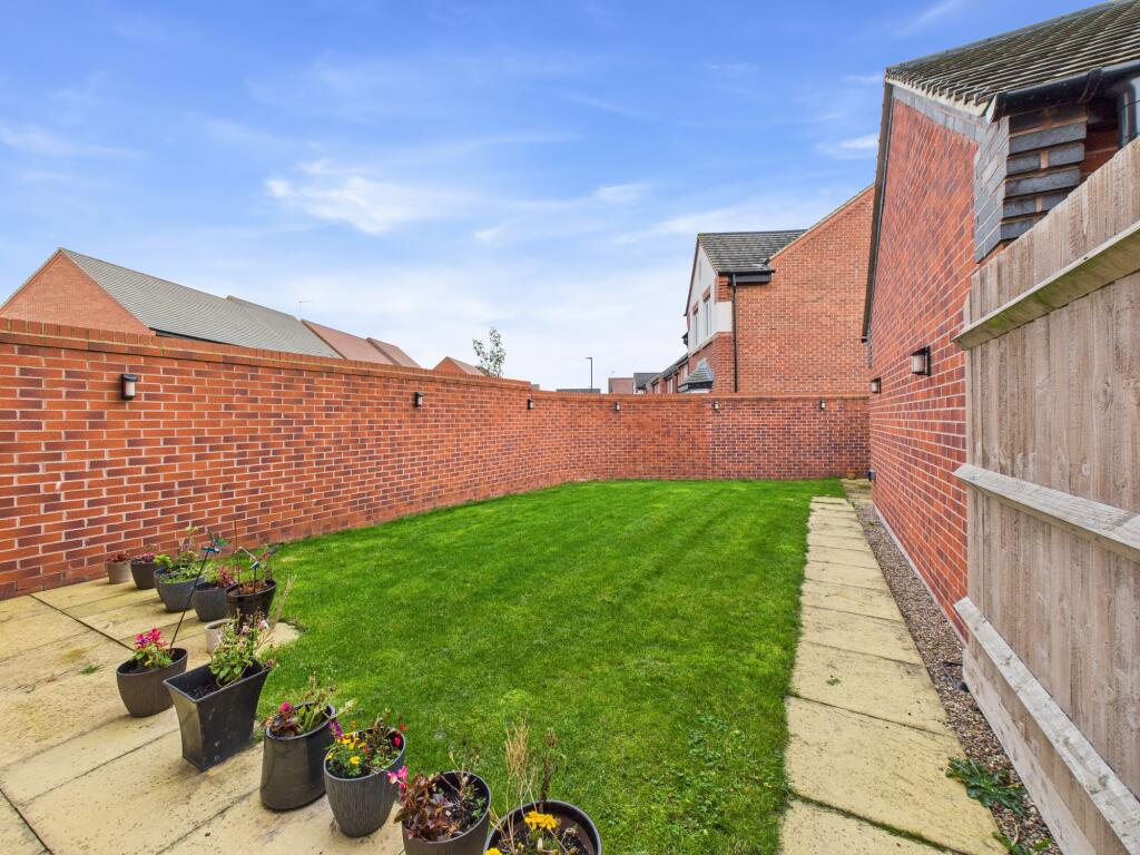 CAM04825G0-PR0221-STILL013