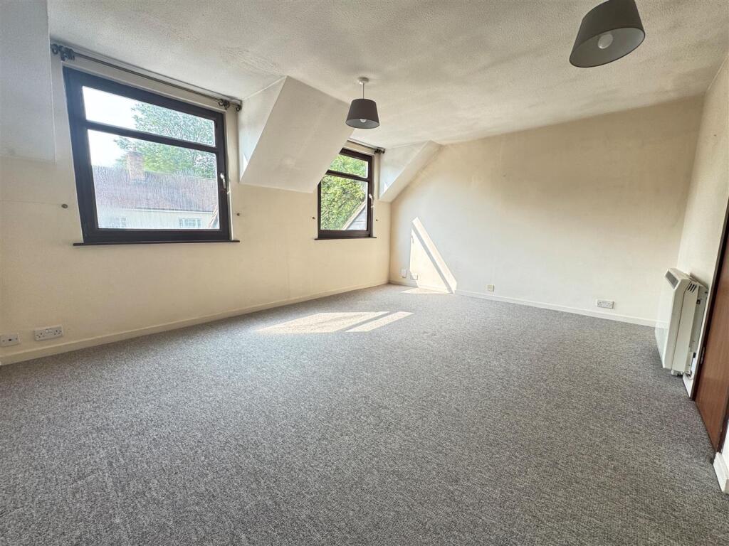 Bedroom 1.jpg