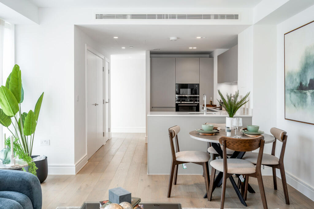 93441_Empire House Apartment  (8)_low.jpg