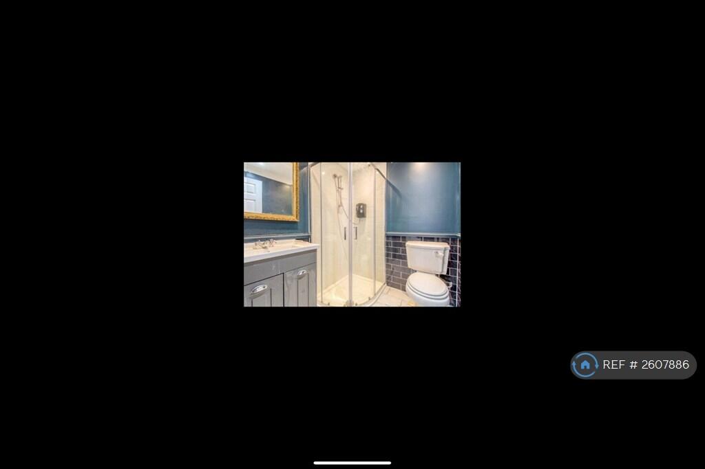 Ground Floor En-Suite Bathroom