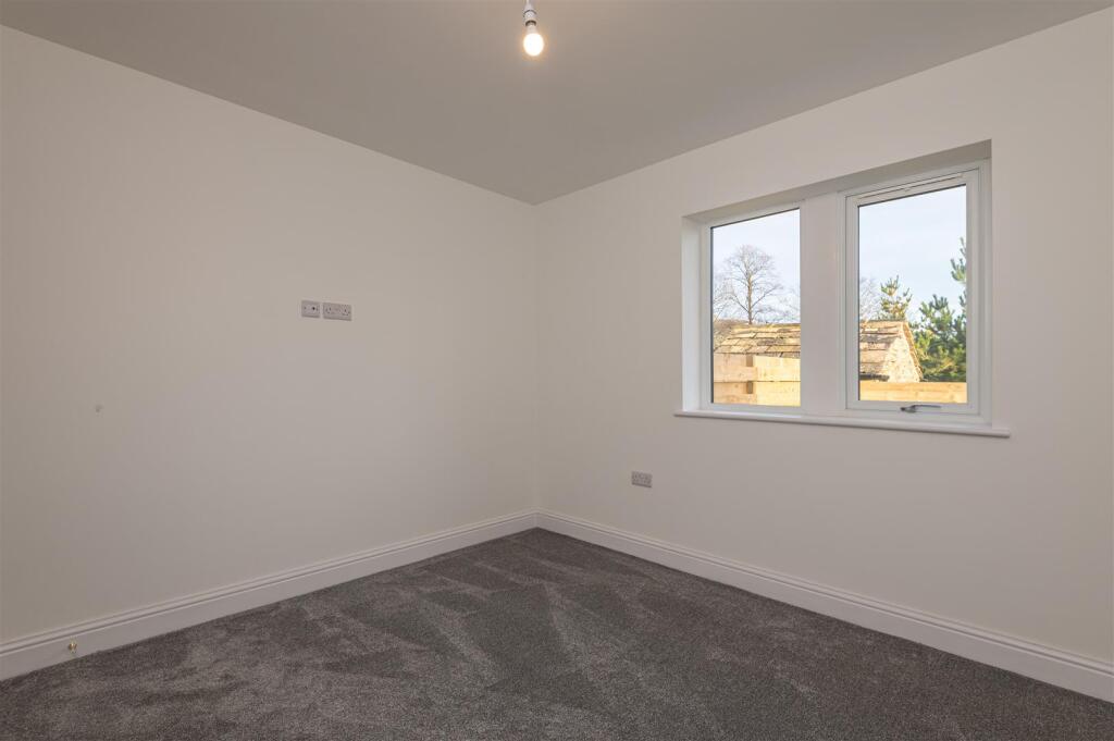 30 - 99B Knowl Road WF14 9RQ.jpg