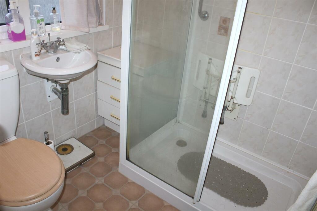 SHOWER ROOM