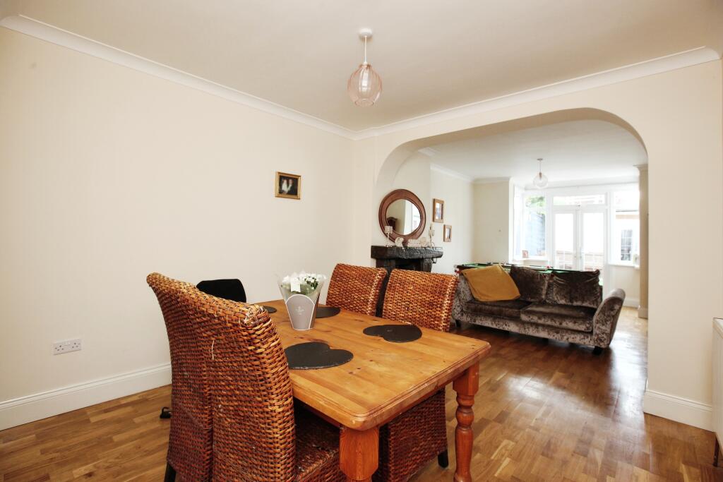 Lounge/Dining Room