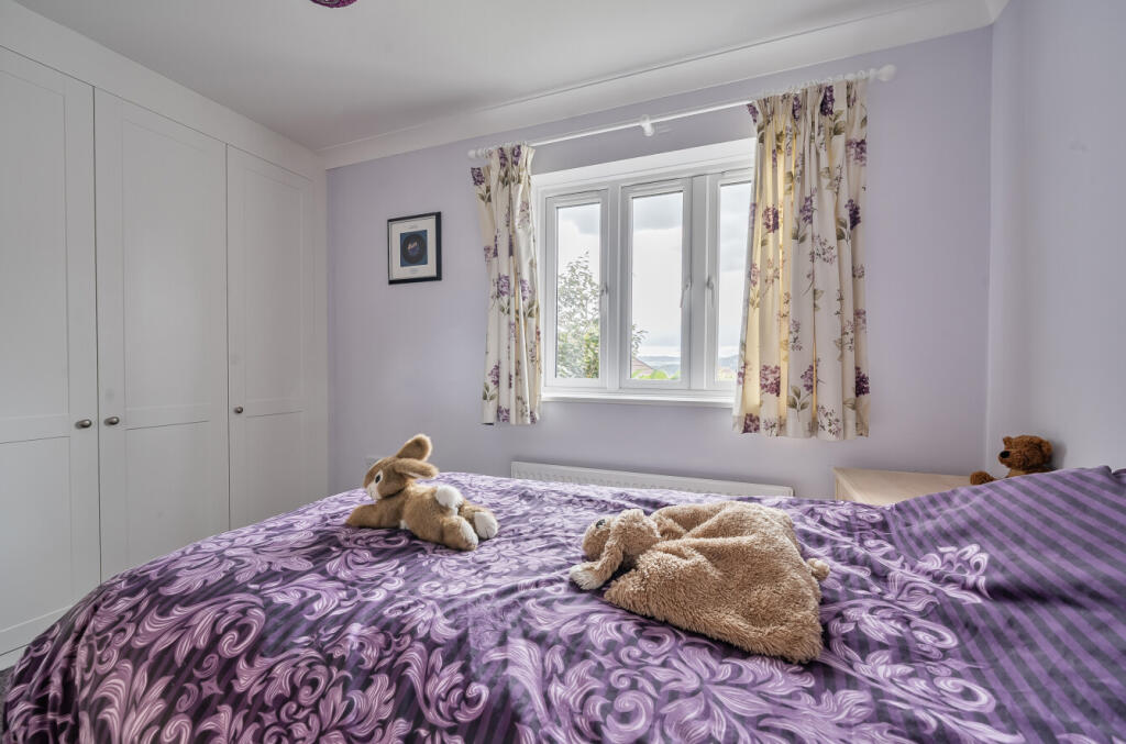 1300982-3-683a128...