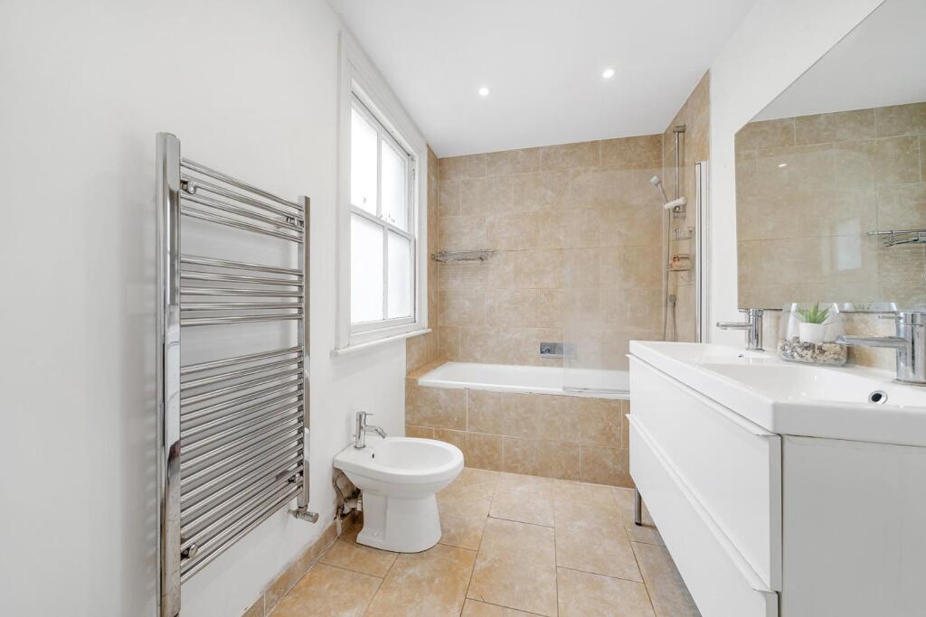 Bathroom 1.JPG
