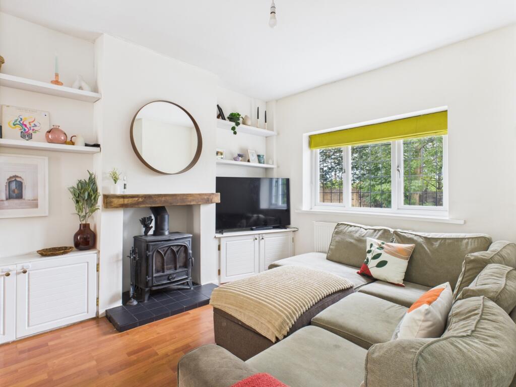 CAM03729G0-PR0109-STILL013