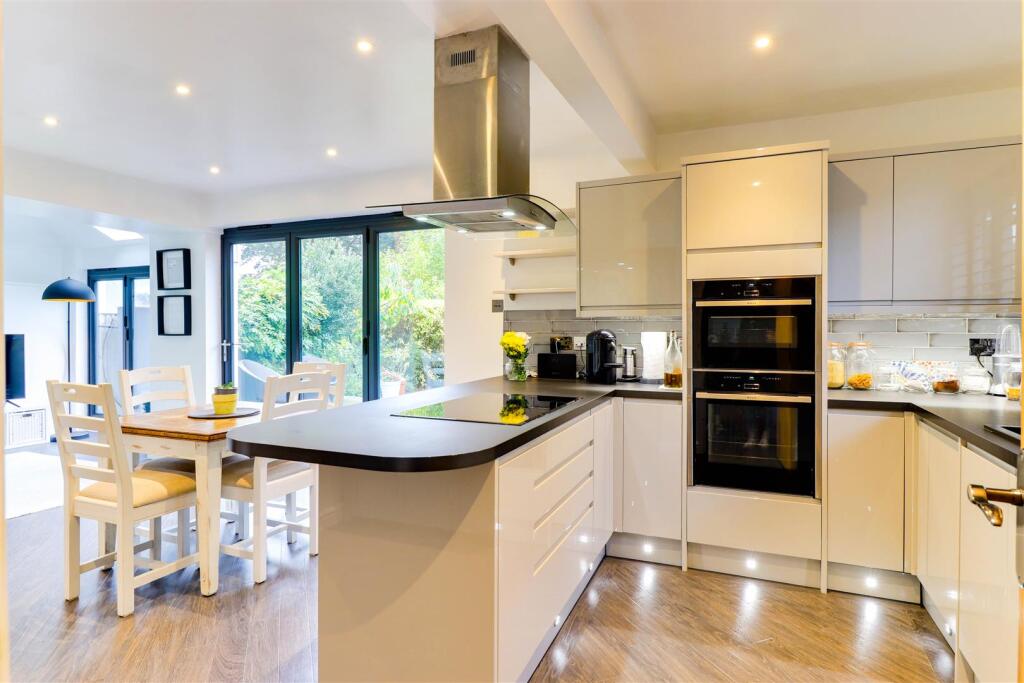 09. Kitchen Diner 1.1.jpg