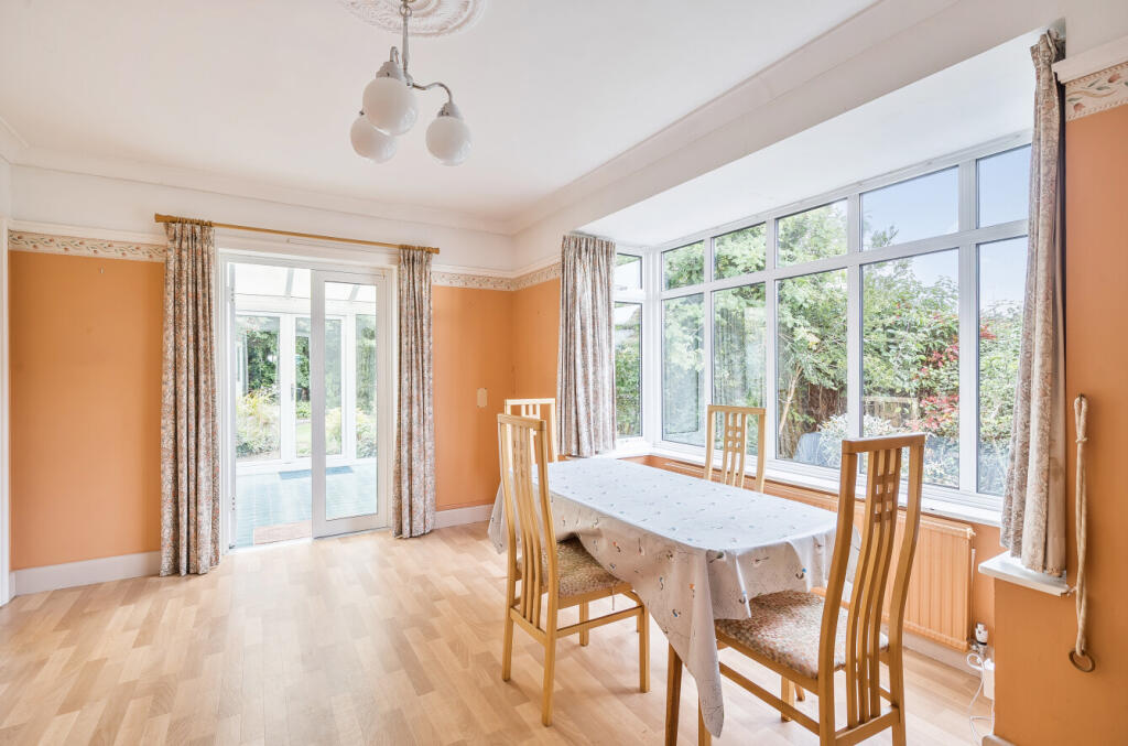 1359301-3-68ee1e2...