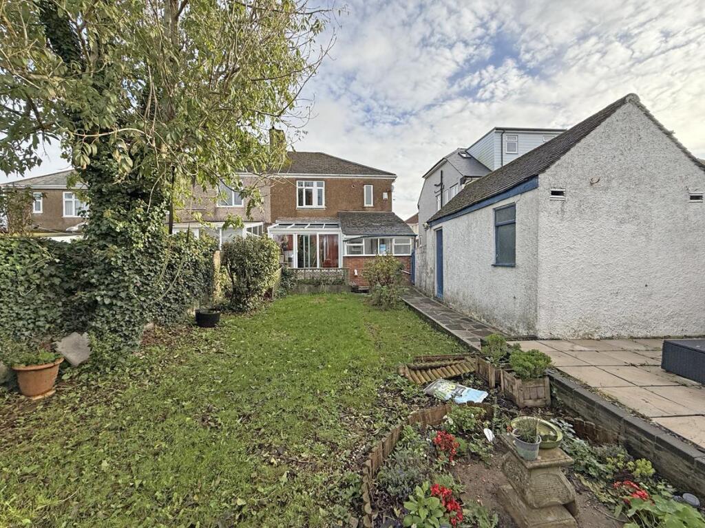 Cresthill Road 6 - Rear.jpg