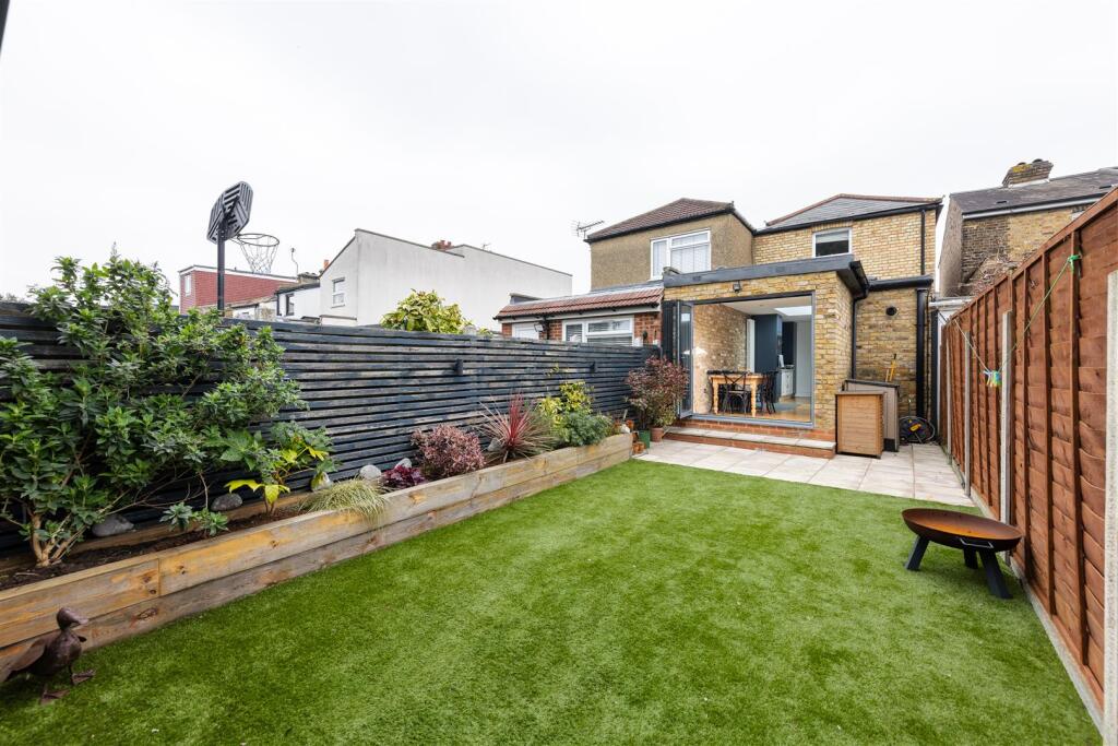 Byron Road E17