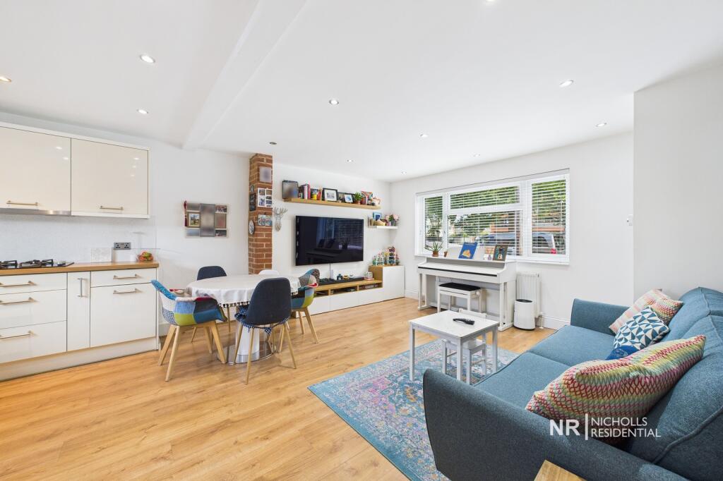 Lounge 1 Extra Photo