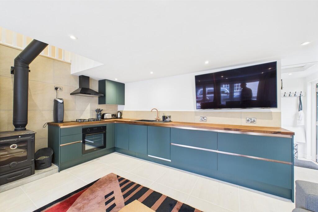 CAM01689G0-PR0470...