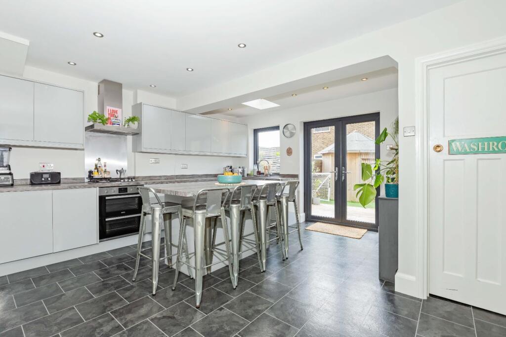 5 Myrtle Crescent_15.JPG