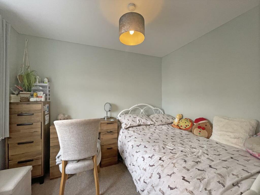 Marazion Way 16 Bed 3.jpg