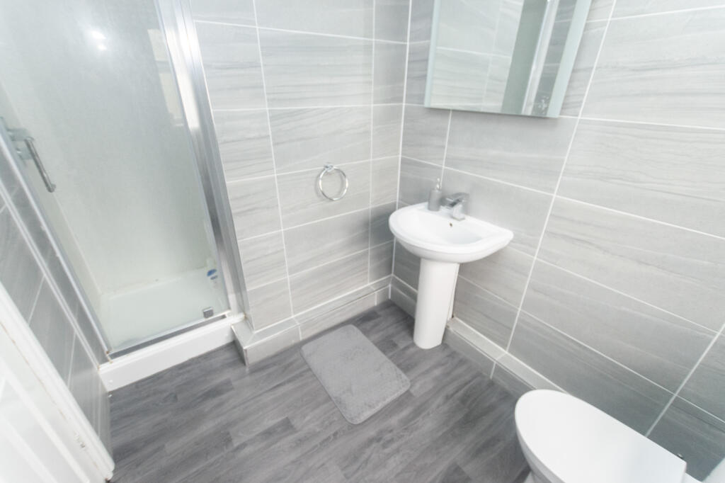 bedroom1ensuite32parkwoodavenueleedsls81jw