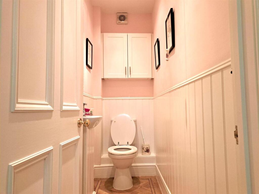 cloakroom.jpg