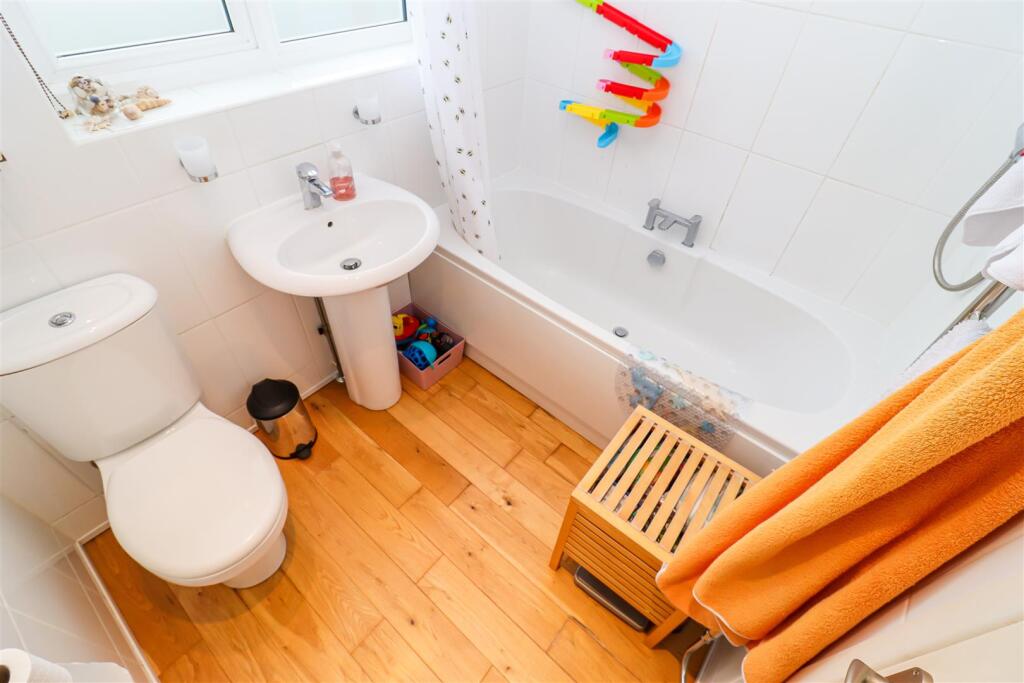 BATHROOM/W.C.