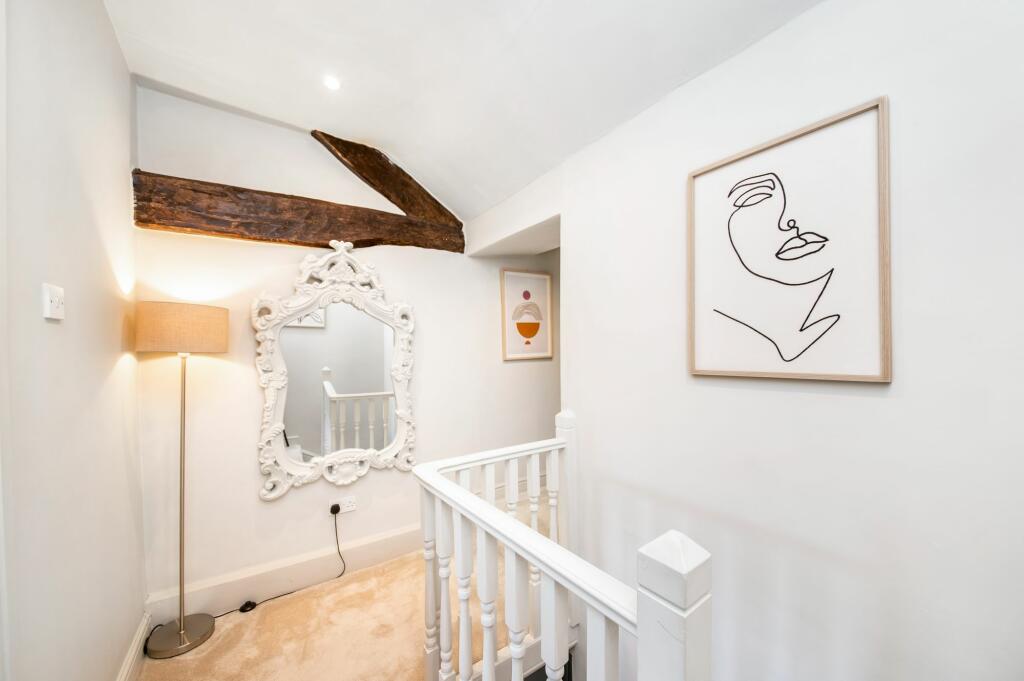 FIRST FLOOR LANDING