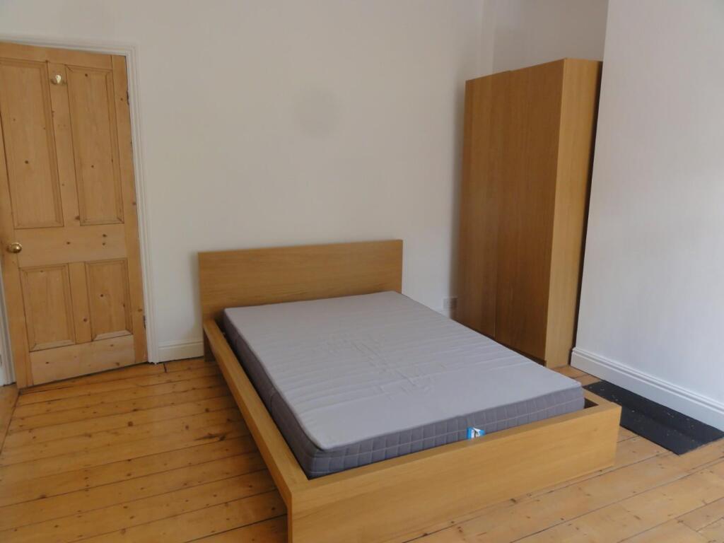 Bed 1.jpg