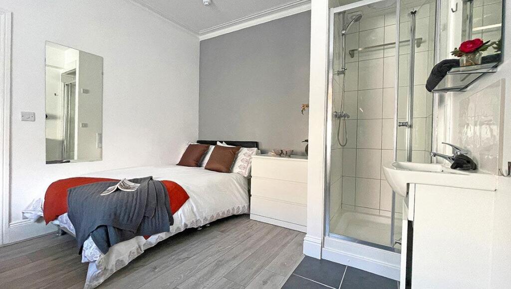 7-bed-student-house-hudson-road-portsmouth-(40).jp