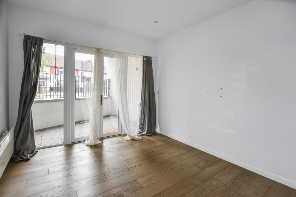 124 Blackwall Lane, Greenwich, London, SE10 0SP