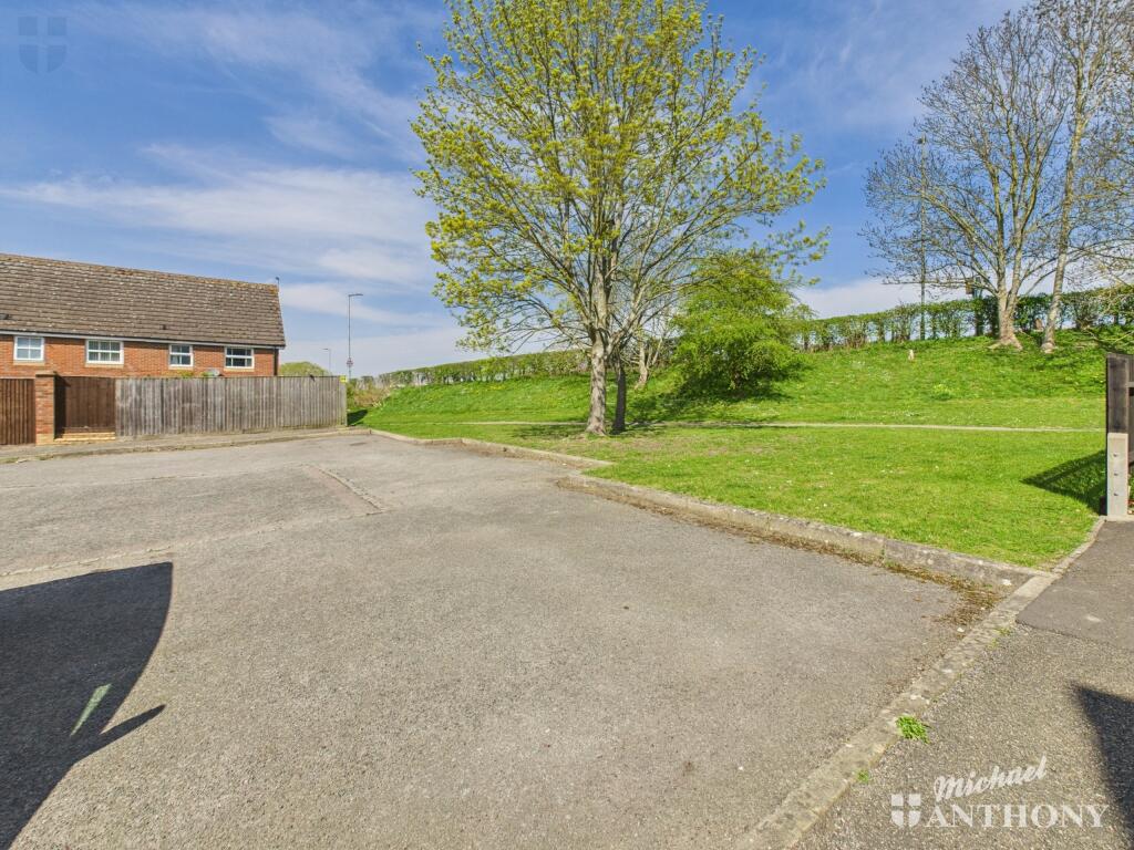 CAM03852G0-PR0240-STILL014